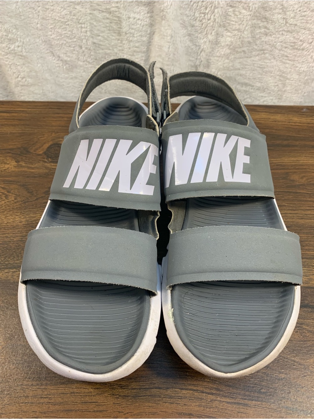 Nike Women’s Tanjun Gray/White Logo Slide Sandals  Adjustable Strap US 9